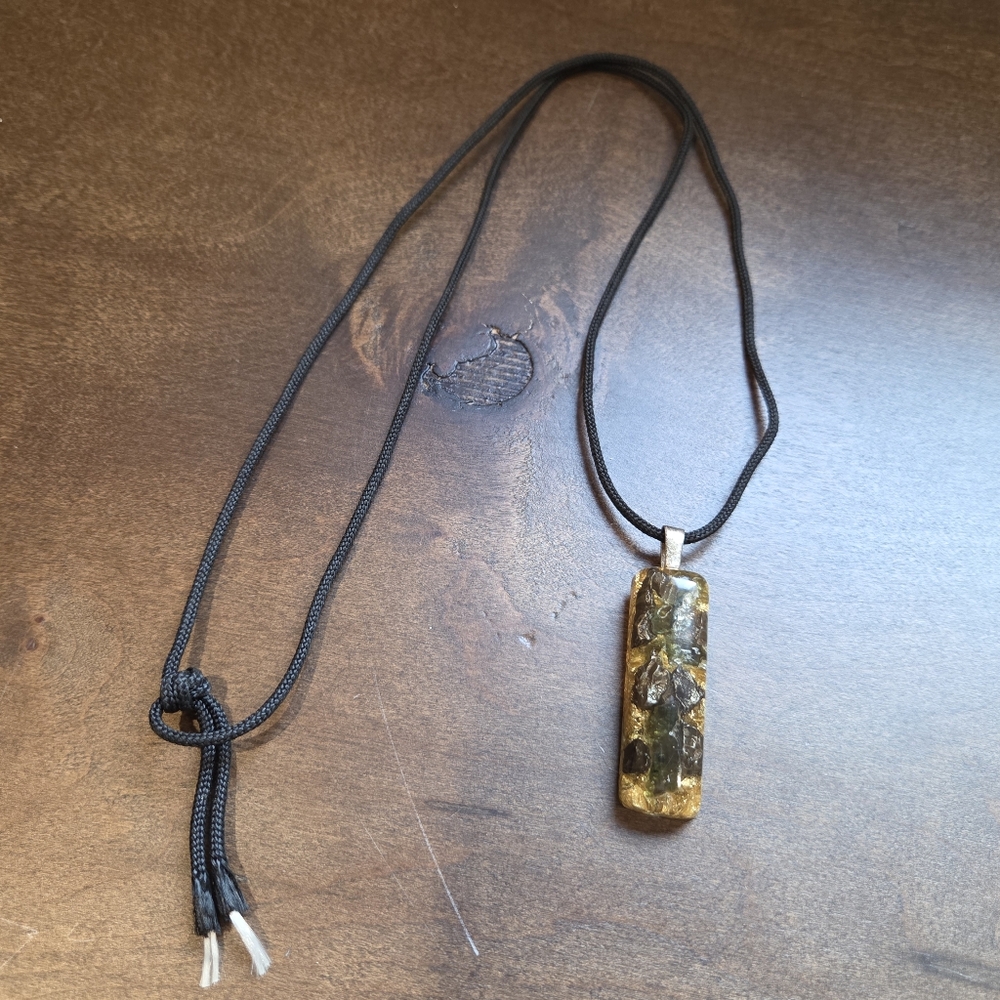 Elegant Black and Gold Amber Pendant Necklace